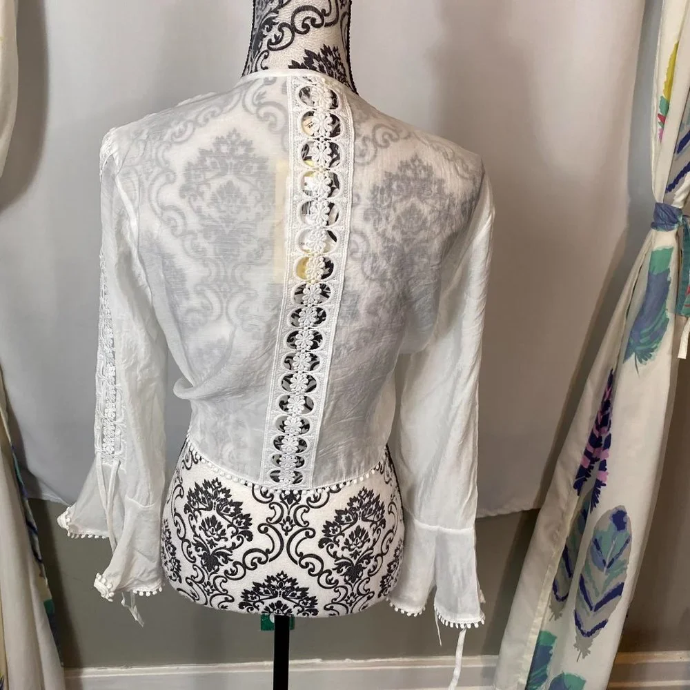 Elan Crochet Tie Front Crop Top White lightweight bell sleeve tie front. Size L - Picture 11 of 12